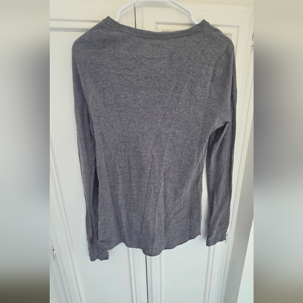 Old Navy Women's Waffle Knit Gray Long Sleeve Pug Dog Top ~ Size M - Picture 4 of 7